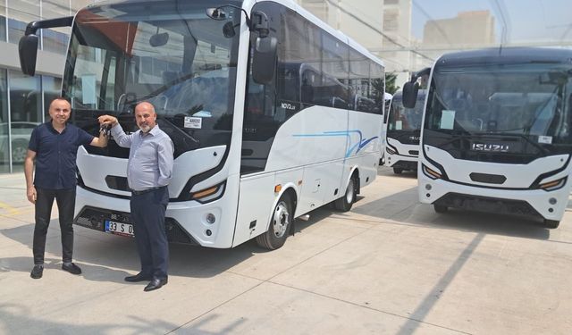 Öztopraklar Otomotiv’den Umu Turizm’e 4 adet Isuzu Novo Lux