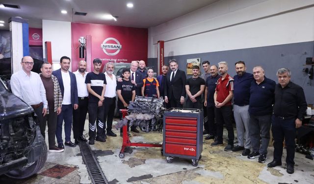 ATO Başkanı Gürsel Baran’dan Şaşmaz’da kadın oto mekanik ustasına ziyaret