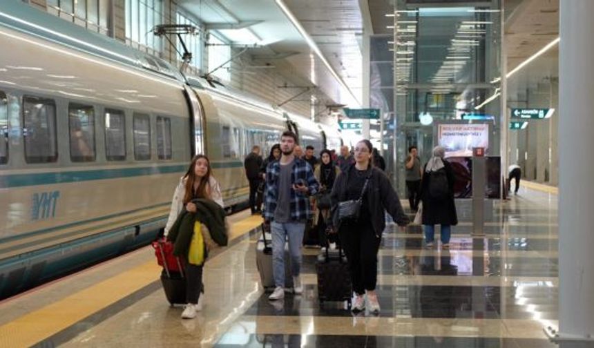 Kurban Bayramı’nda yüksek hızlı trenlerde 326 bin yolcu taşındı