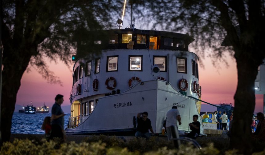 Bergama Vapuru ile İzmir Körfezi’nde tarihe yolculuk