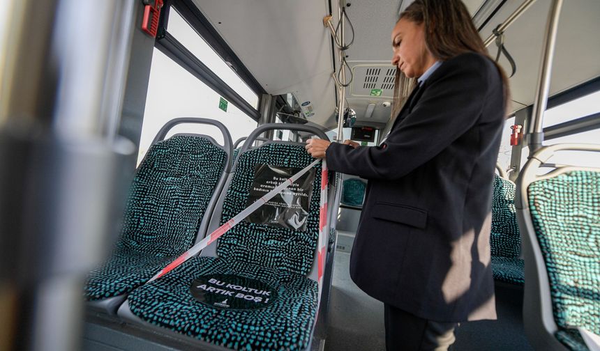 İzmir’de “boş koltuk”lu 25 Kasım mesajı: Bir koltuk boş, bir kadın eksik