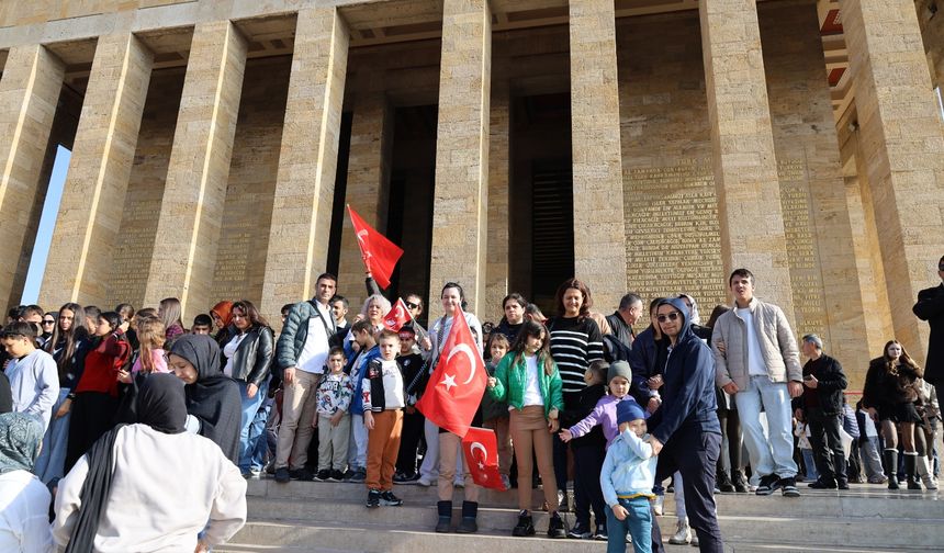 Tohum Otizm Vakfı Öğrencileri TUİDER’in Desteğiyle Anıtkabir’i Ziyaret Etti