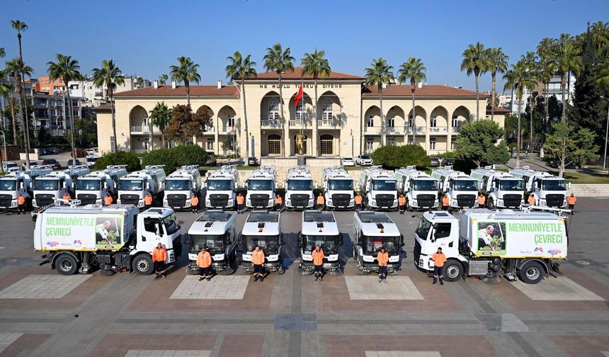 Mersin Büyükşehir’in temizlik araç filosuna 22 büyük yol süpürme aracı eklendi