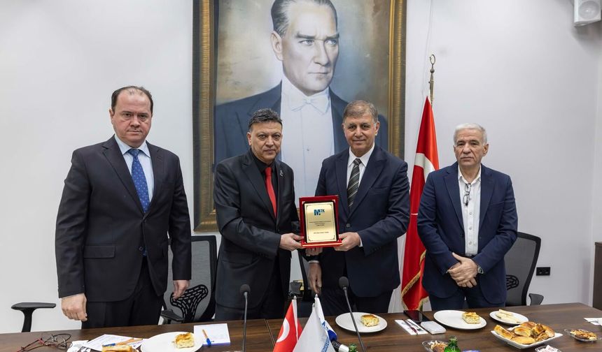 İzmir’de trafik sıkışıklığını azaltmak için otobüs yolu planladık