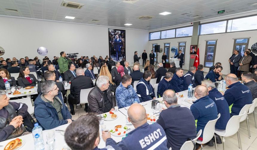 Başkan Cemil Tugay, güne ESHOT’ta başladı.