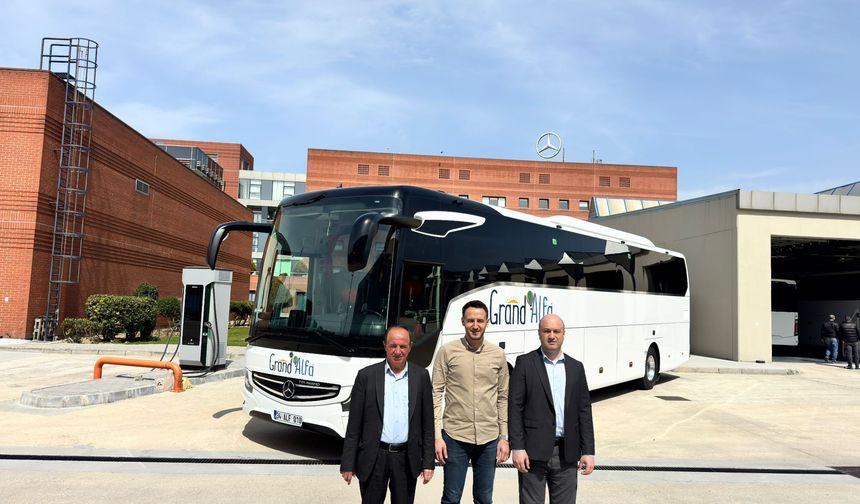 Hassoy Otomotiv’den Grand Alfa Travel’e Tourismo 16 teslimatı