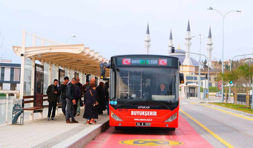 Metrobüsü ücretli sistemin ilk gününde 10 bine yakın yolcu tercih etti