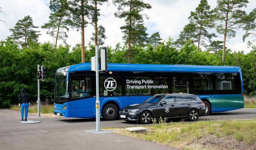 ZF, otobüs duraklarına yaklaşımı daha güvenli ve akıllı hale getiren yeni teknolojisini tanıttı