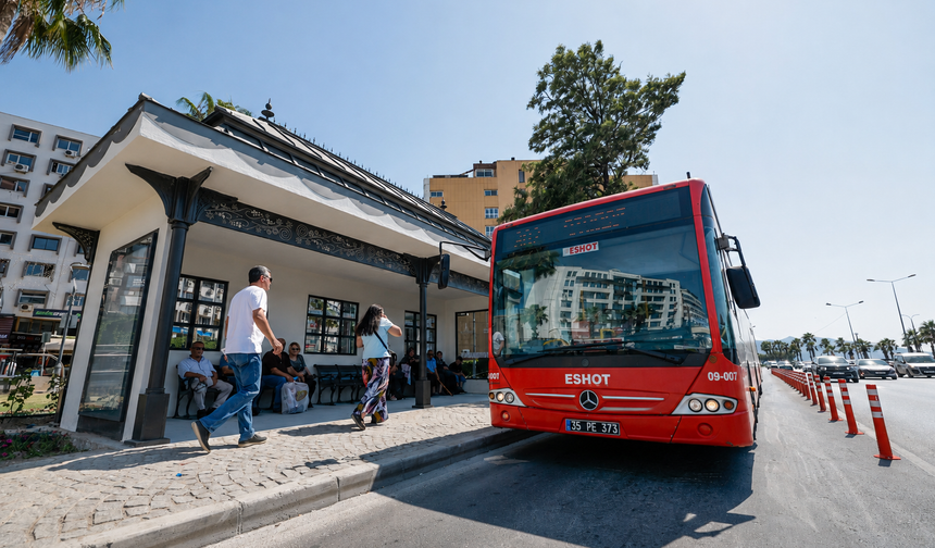 İzmir'in kimliğini yansıtan Konak Durağı hizmete açıldı