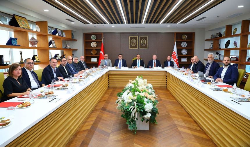 Tur operatörleri ve seyahat acentaları eşit şartlarda rekabet etmek istiyor