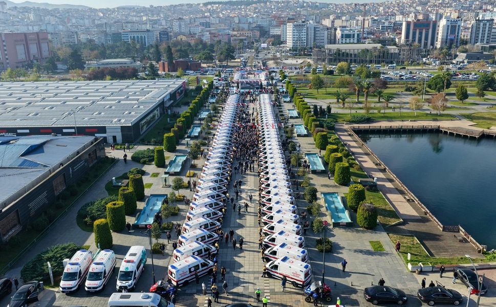 100 yeni ambulans teslim töreni gerçekleşti