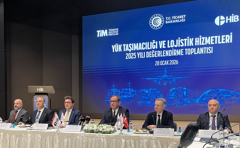 Avrupa Birliği Türk taşımacının önündeki engelleri kaldırmalı