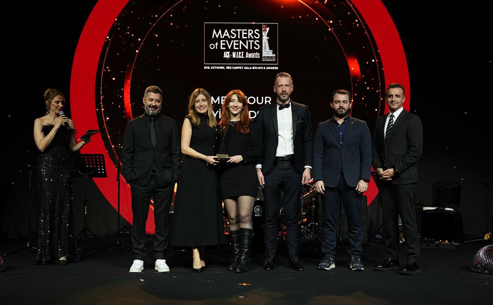 Mercedes-Benz Türk’ün Sağlık Bakım Tırı’na “En İyi Roadshow” Ödülü