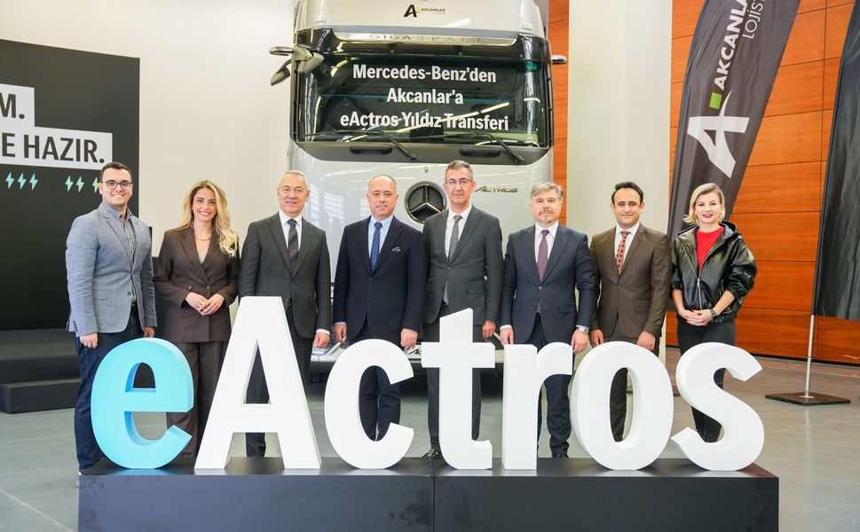 Mercedes-Benz Türk’ten Akcan Holding’e  eActros 600 ve eActros 300 Teslimatı
