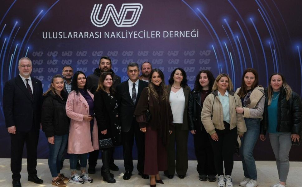 UND Kadın Tır Sürücü Akademisi 2. Dönem Mezunlarını Verdi