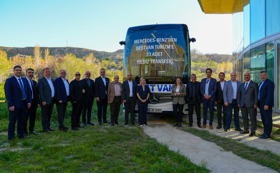 Best Van 23 adet Mercedes-Benz otobüsünü teslim aldı