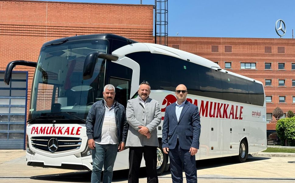 Hassoy Otomotiv’den Pamukkale Turizm bireysel otobüsçüsü Murat Tümsek’e Travego teslimatı