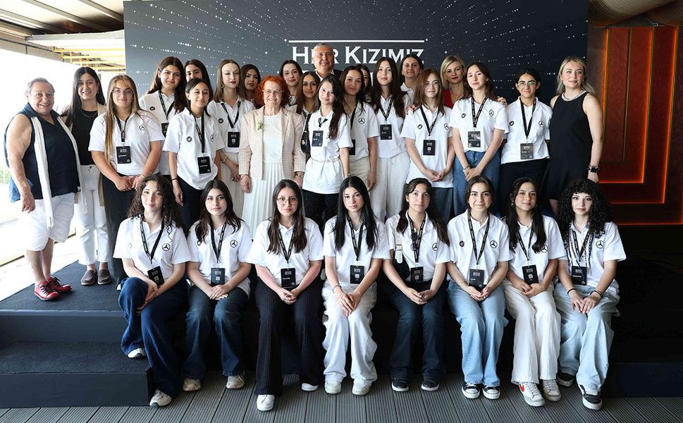 22 yılda 7 bini aşkın kız öğrenciye destek olan “Her Kızımız Bir Yıldız” programı hız kesmeden devam ediyor