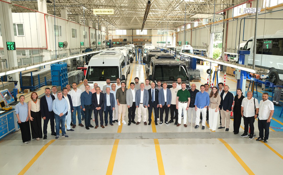 Mercedes-Benz, İSTAB üyeleri ile onaylı minibüs imalatçısı olan Arobus’a ziyaret gerçekleştirdi
