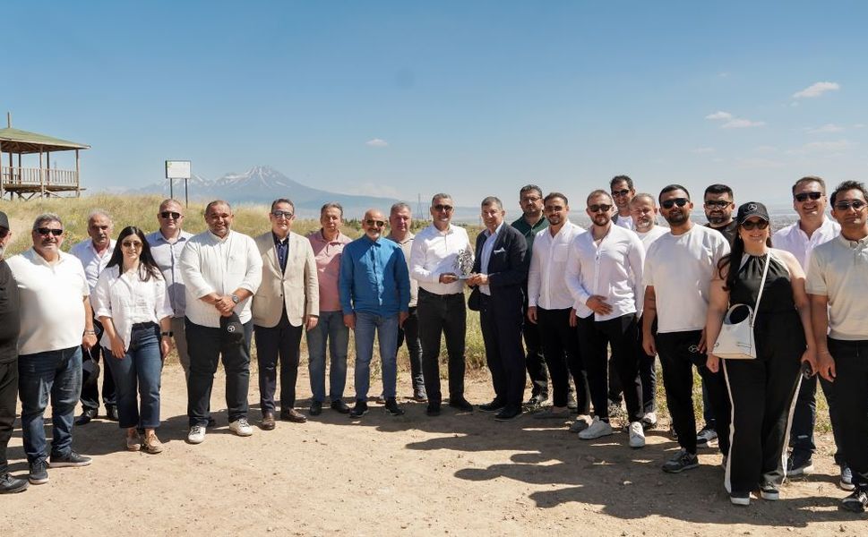 Kâmil Koç ve Mercedes-Benz Türk, Bir Asırlık Başarıyı Beraber Dikilen Fidanlar ile ölümsüzleştirdi
