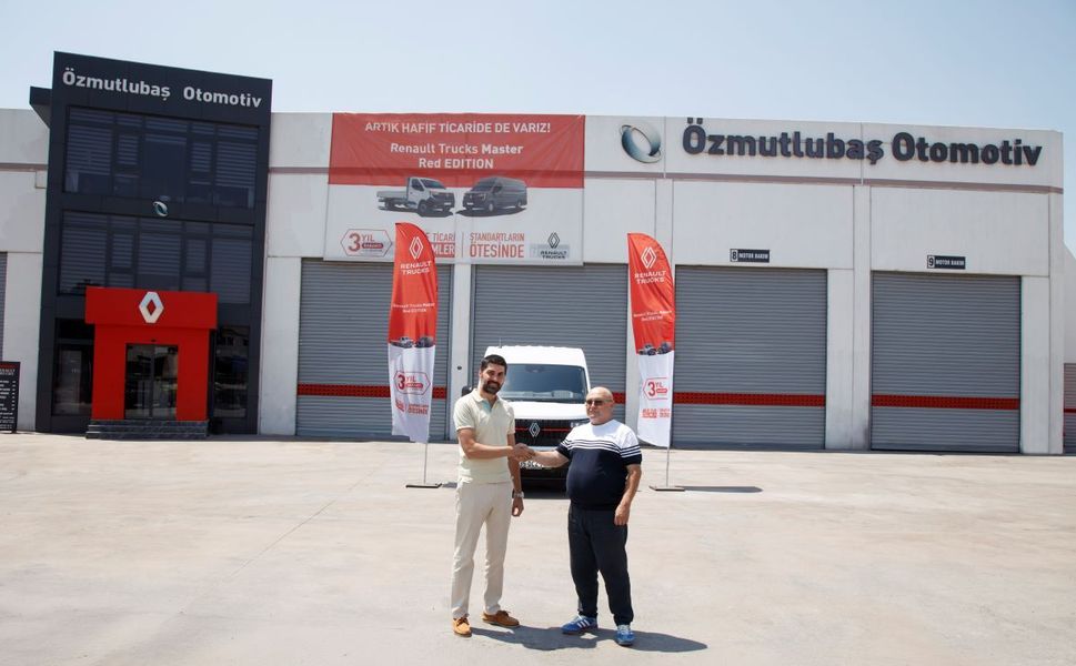 Ege Bölgesi'nin ilk Renault Trucks Master Red EDITION'ı ÖKN Lojistik filosuna katıldı