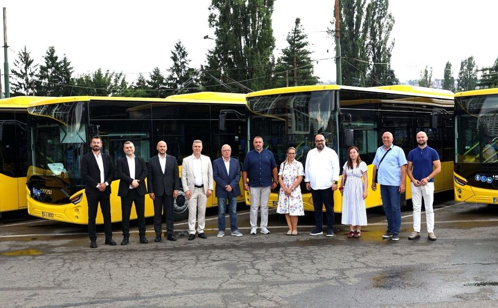 Anadolu Isuzu'dan Bosna Hersek'e 25 otobüs teslimatı