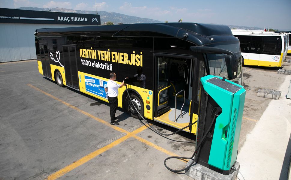 Elektrikli otobüslerle; dizel araçlara göre 14,5 milyon lira, CNG araçlara göre ise 3,5 milyon lira yakıt tasarrufu