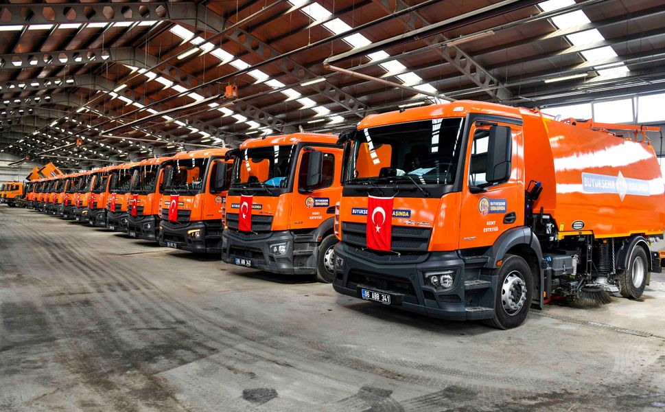 Ankara Büyükşehir Belediyesi temizlik filosuna 13 adet Mercedes-Benz Actros kattı