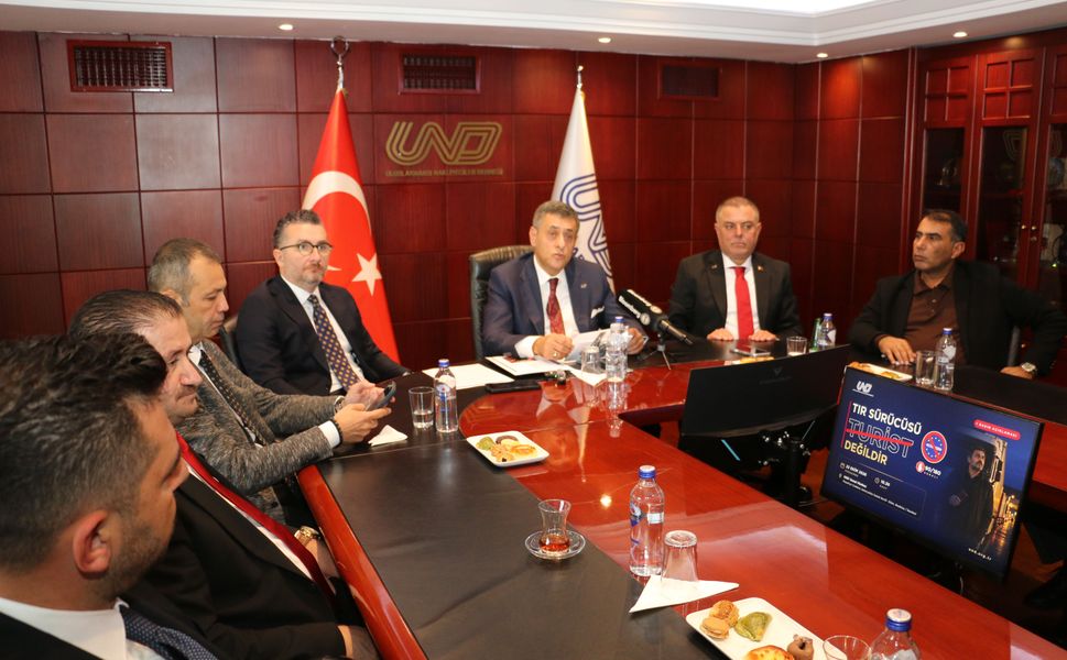 Bir günde 150 TIR sürücüsü UND’ye başvurdu